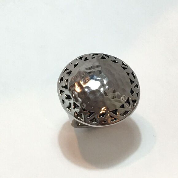 Hammered Metal Dome Ring Size 6.5 Silver Tone Wide Band Large Shield - Picture 13 of 14